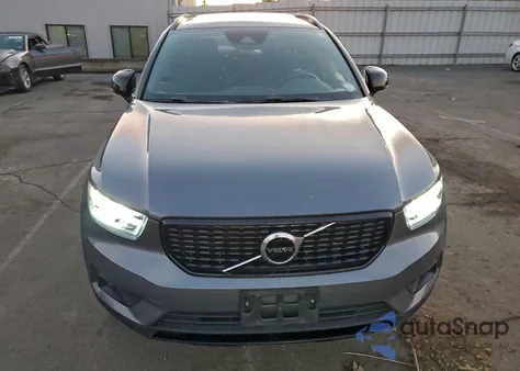 2019 Volvo Xc40 T5 Momentum z USA, uszkodzony, nr VIN YV4162XZ9K2014034